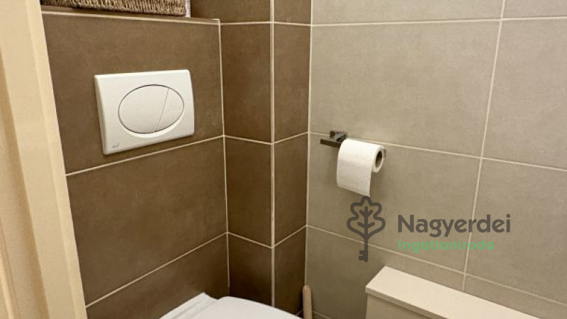 Debrecen, Nagyerdő, Lakás, tégla lakás  