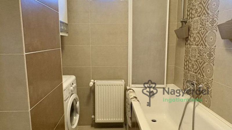 Debrecen, Nagyerdő, Lakás, tégla lakás  