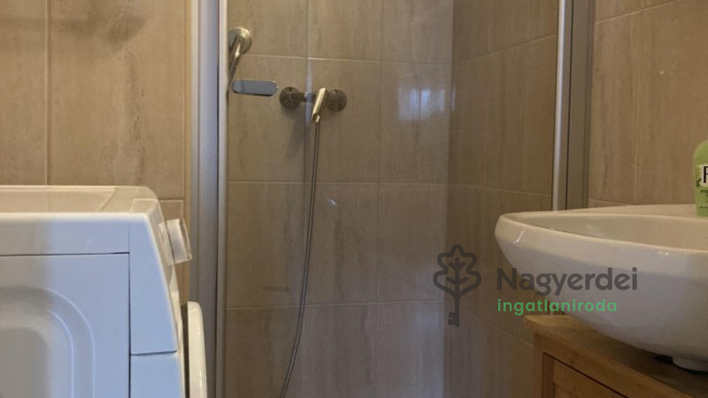 Debrecen, Egyetemváros, Lakás, tégla lakás  