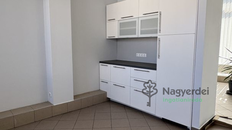 Debrecen, Belváros, Iroda, irodaházban  