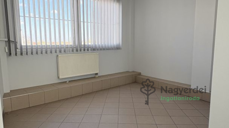 Debrecen, Belváros, Iroda, irodaházban  