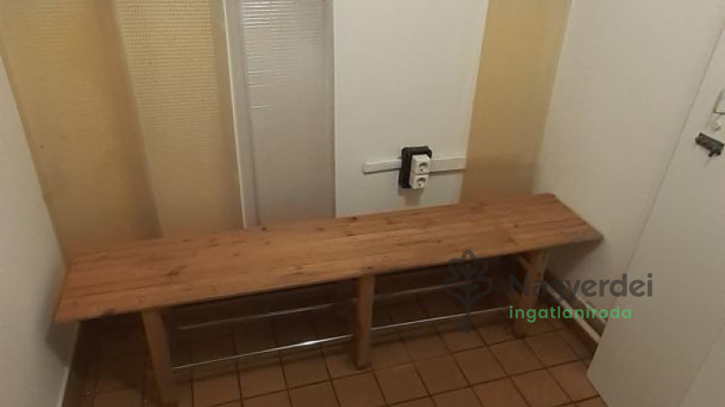 Debrecen, Pércsikert, Üzlethelyiség, nem üzletközpontban  