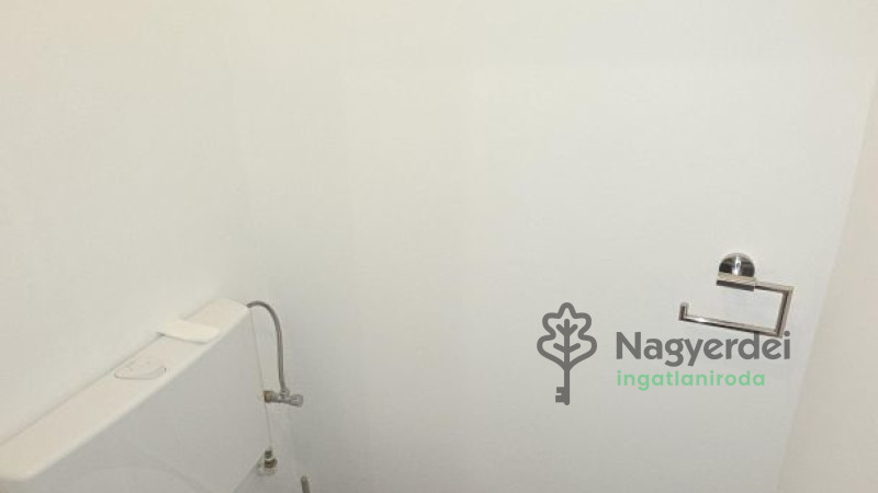 Debrecen, Nagyerdőalja, Lakás, tégla lakás  