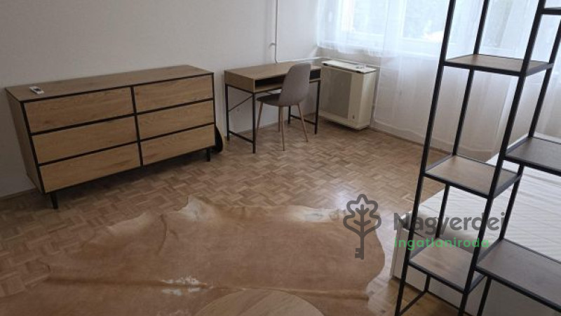 Debrecen, Nagyerdőalja, Lakás, tégla lakás  