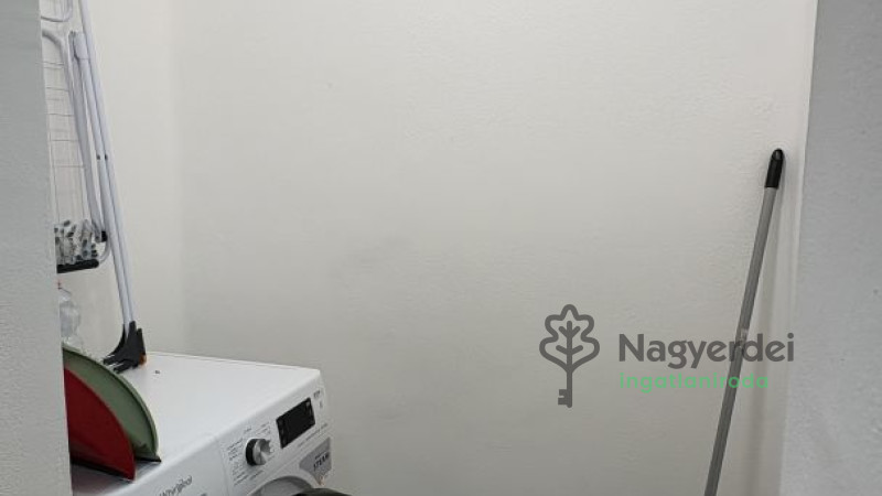 Debrecen, Nagyerdő, Lakás, tégla lakás  