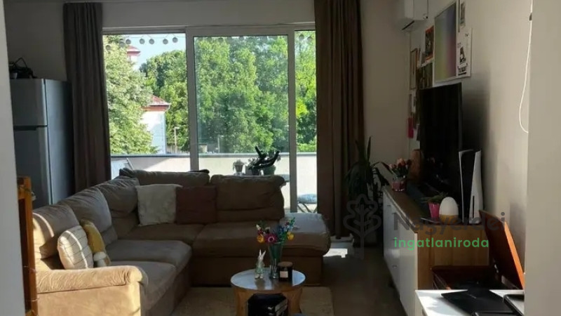 Debrecen, Urrétje, Lakás, tégla lakás  