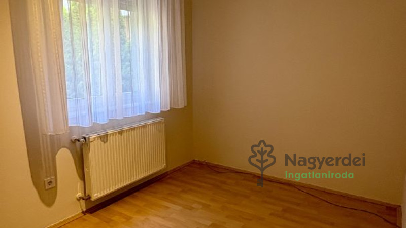 Debrecen, Nagyerdő, Lakás, tégla lakás  