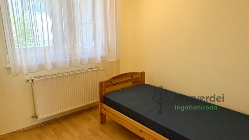 Debrecen, Nagyerdő, Lakás, tégla lakás  