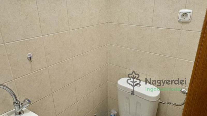 Debrecen, Nagyerdő, Lakás, tégla lakás  
