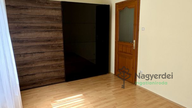 Debrecen, Nagyerdő, Lakás, tégla lakás  