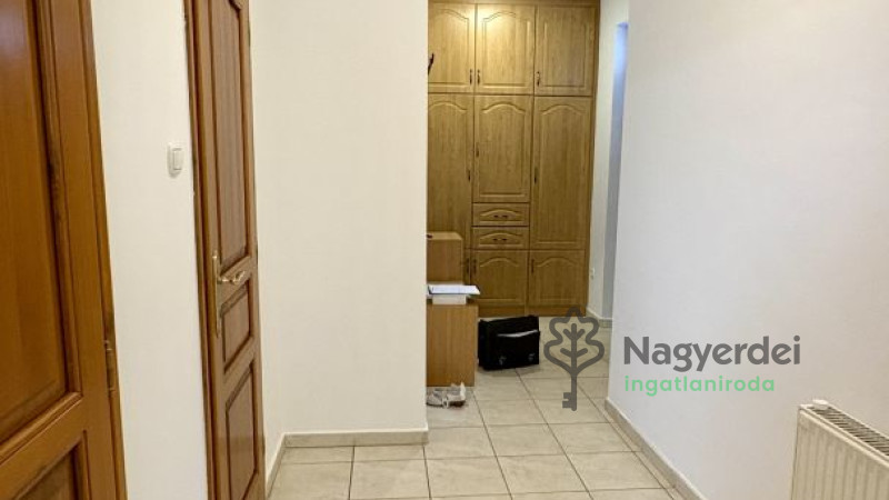 Debrecen, Nagyerdő, Lakás, tégla lakás  