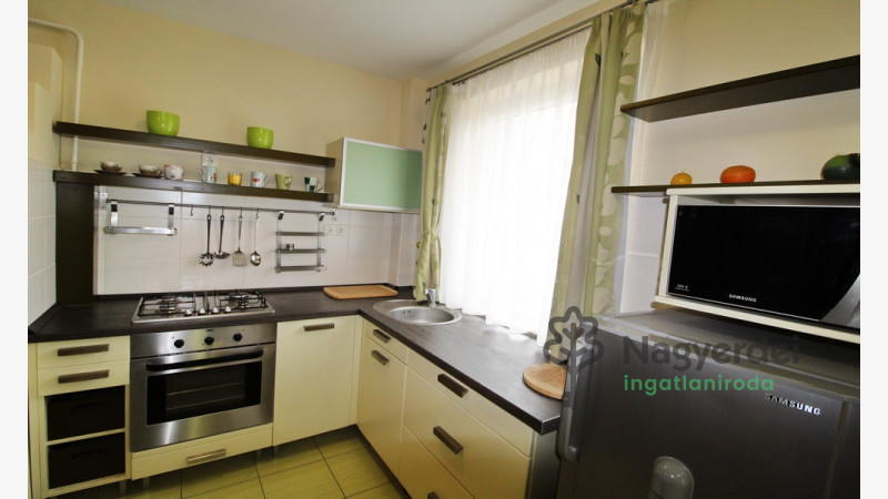 Debrecen, Nagyerdő, Lakás, tégla lakás  