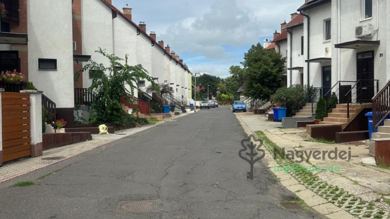 Debrecen, Nagyerdő, Ház, sorház  