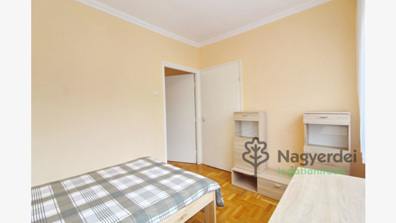 Debrecen, Sestakert, Lakás, csúsztatott zsalus  