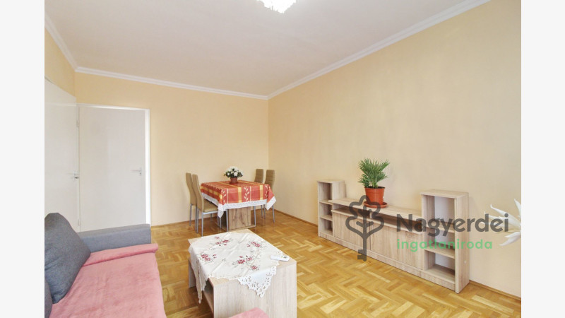 Debrecen, Sestakert, Lakás, csúsztatott zsalus  