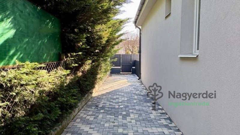 Debrecen, Széchenyikert, Ház, családi ház  