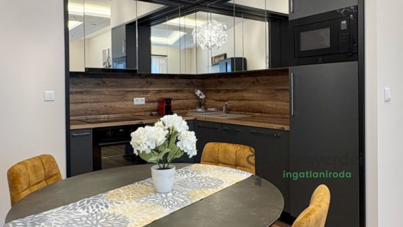 Debrecen, Egyetemváros, Lakás, tégla lakás  