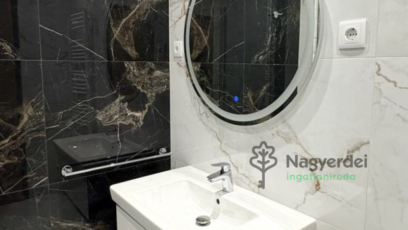 Debrecen, Egyetemváros, Lakás, tégla lakás  