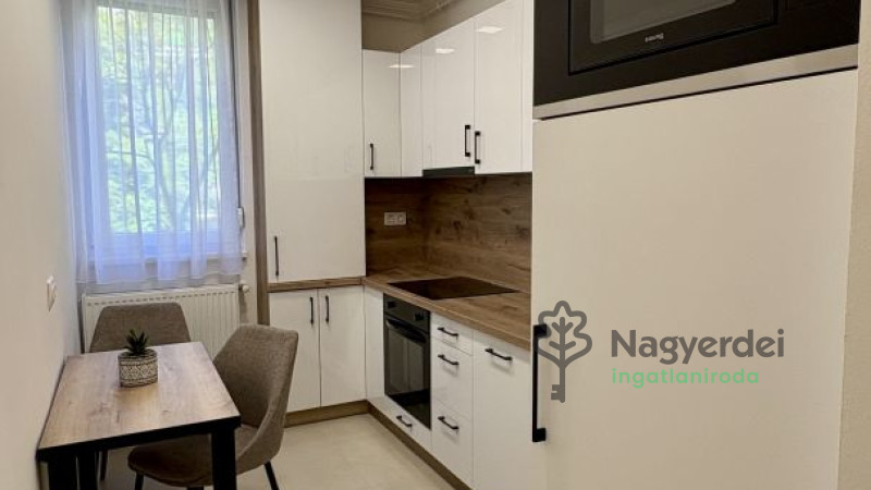 Debrecen, Belváros, Lakás, tégla lakás  