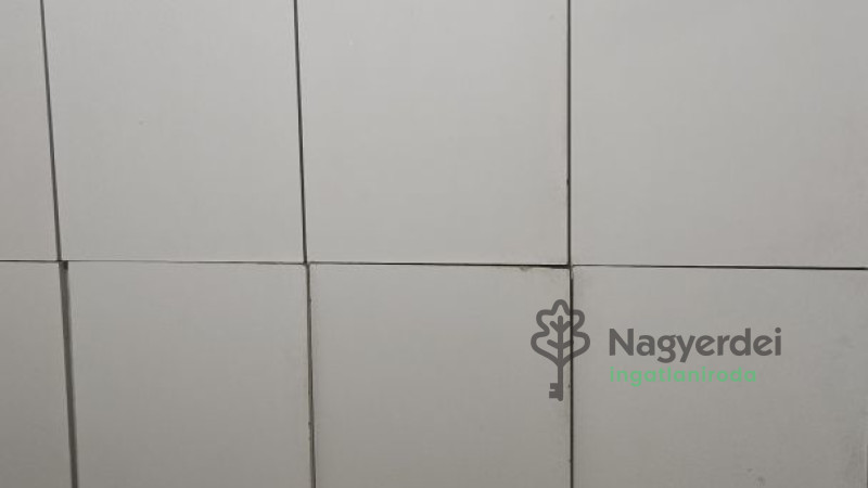 Debrecen, Vénkert, Üzlethelyiség, nem üzletközpontban  