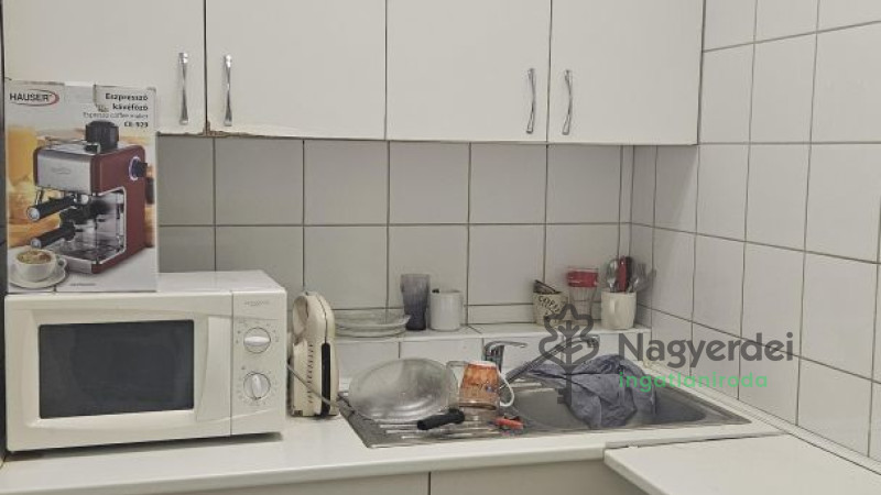 Debrecen, Vénkert, Üzlethelyiség, nem üzletközpontban  