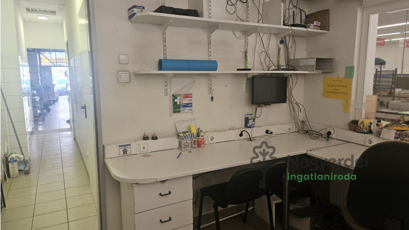 Debrecen, Vénkert, Üzlethelyiség, nem üzletközpontban  