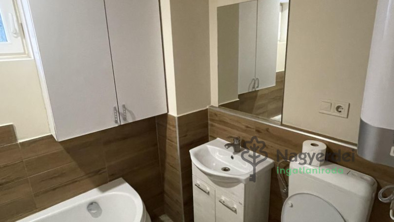 Debrecen, Dobozikert, Lakás, tégla lakás  