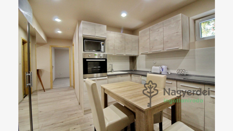 Debrecen, Dobozikert, Lakás, tégla lakás  