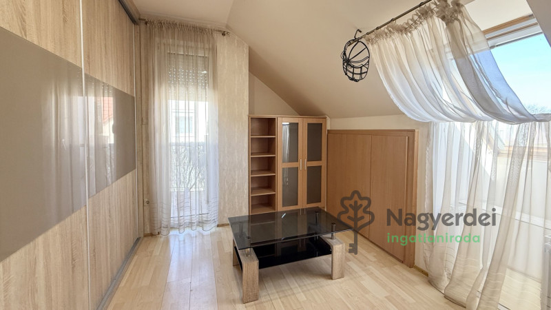 Debrecen, Hatvan utcai kert, Lakás, tégla lakás  