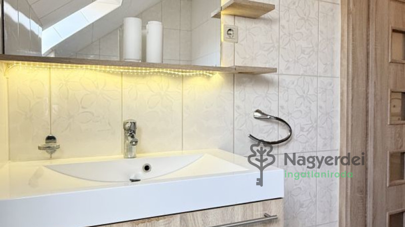 Debrecen, Hatvan utcai kert, Lakás, tégla lakás  