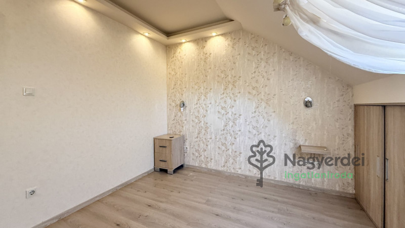 Debrecen, Hatvan utcai kert, Lakás, tégla lakás  