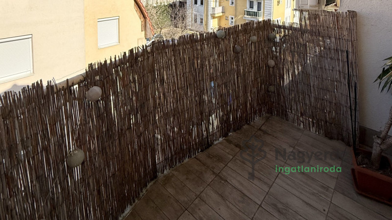 Debrecen, Hatvan utcai kert, Lakás, tégla lakás  