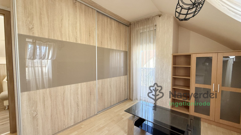 Debrecen, Hatvan utcai kert, Lakás, tégla lakás  