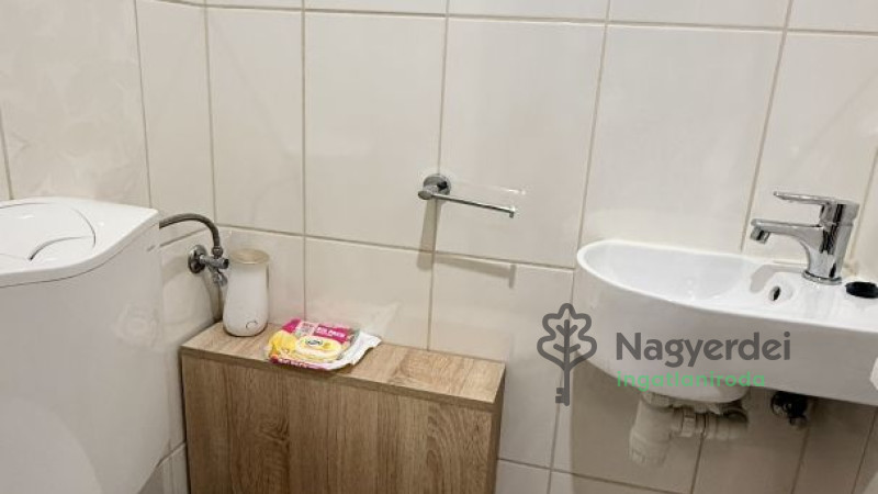 Debrecen, Hatvan utcai kert, Lakás, tégla lakás  