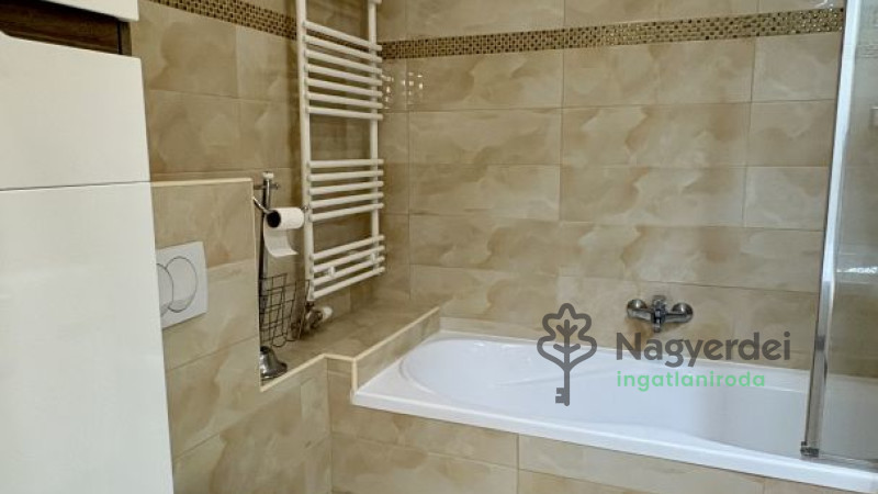 Debrecen, Belváros, Lakás, tégla lakás  