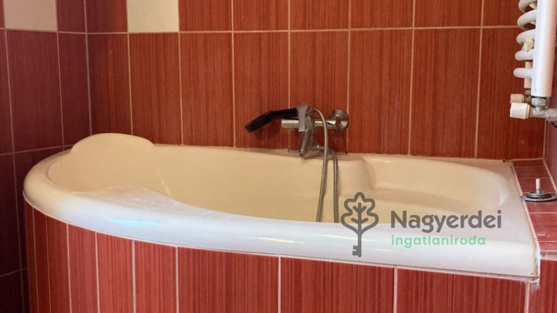 Debrecen, Újkert, Lakás, tégla lakás  