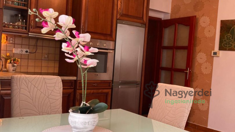 Debrecen, Újkert, Lakás, tégla lakás  