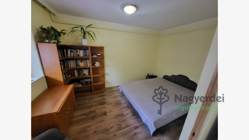 Debrecen, Nagyerdőalja, Ház, sorház  