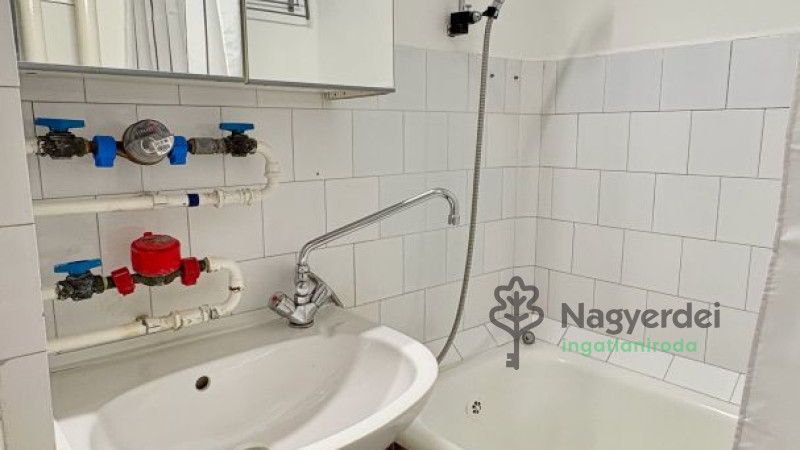 Debrecen, Egyetemváros, Lakás, tégla lakás  