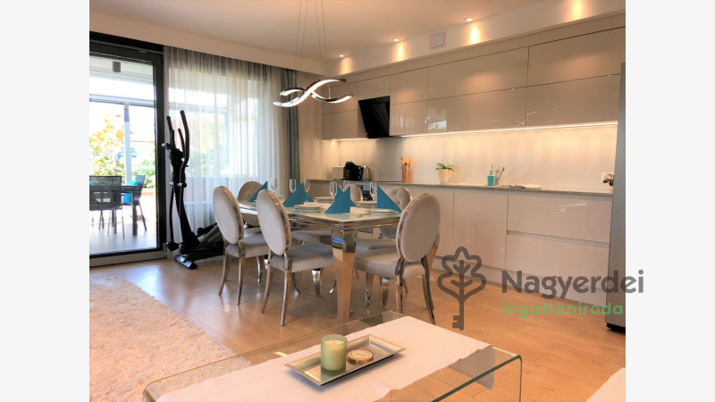 Debrecen, Bem tér, Lakás, tégla lakás  