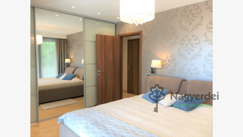 Debrecen, Bem tér, Lakás, tégla lakás  