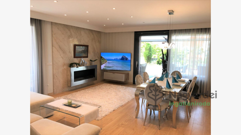 Debrecen, Bem tér, Lakás, tégla lakás  