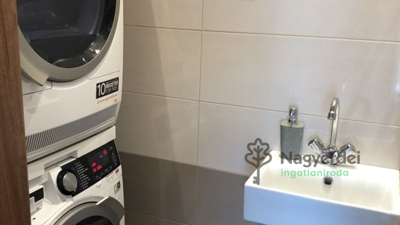 Debrecen, Bem tér, Lakás, tégla lakás  