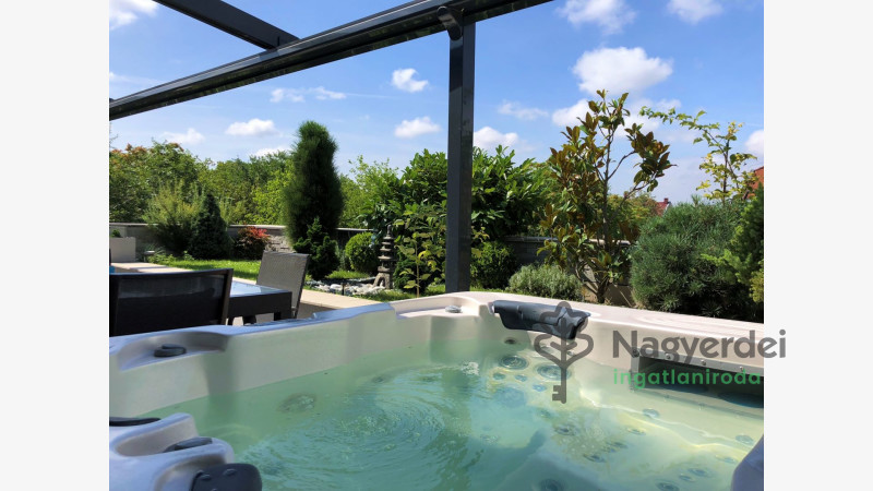 Debrecen, Bem tér, Lakás, tégla lakás  