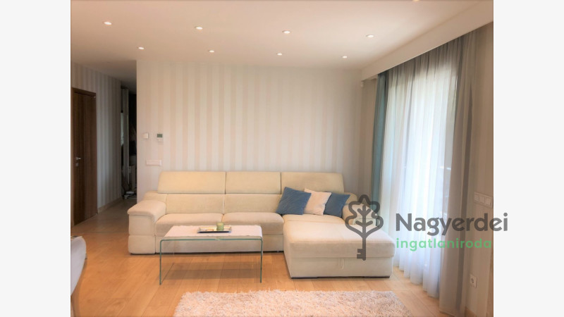 Debrecen, Bem tér, Lakás, tégla lakás  