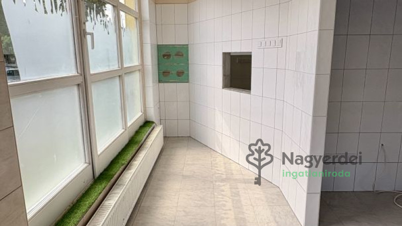 Debrecen, Vénkert, Üzlethelyiség, nem üzletközpontban  