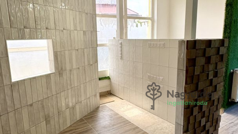 Debrecen, Vénkert, Üzlethelyiség, nem üzletközpontban  