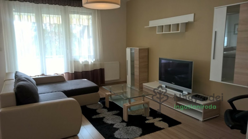 Debrecen, Nagyerdő, Lakás, tégla lakás  