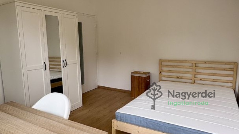 Debrecen, Nagyerdő, Lakás, tégla lakás  