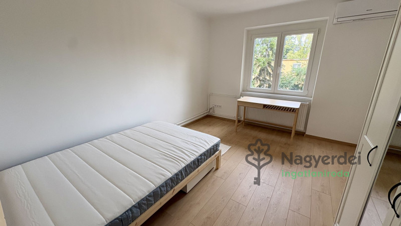 Debrecen, Nagyerdő, Lakás, tégla lakás  